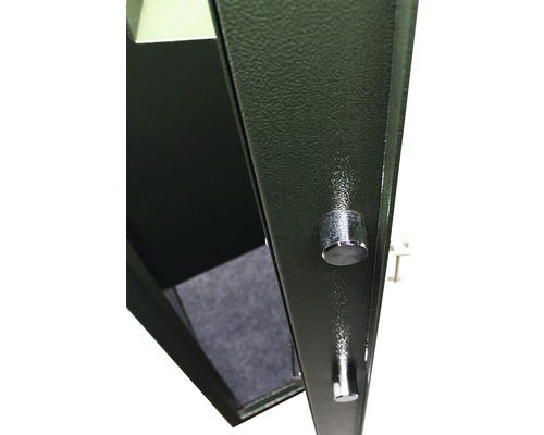 Prim-plan cu un seif cu ușa deschisă