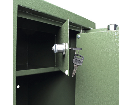 Dulap arme deschis cu cheie