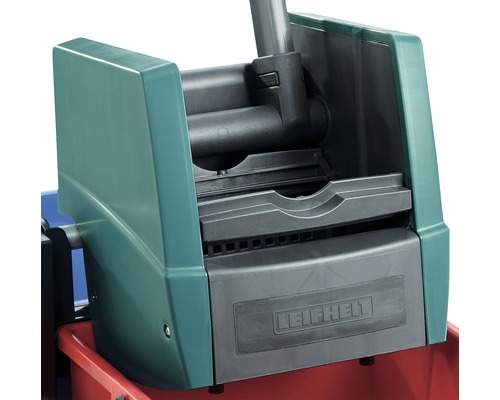 Sigla Leifheit pe storcătorul de mop