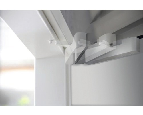 Garnitură mobilă de ușă pe cadrul ușii