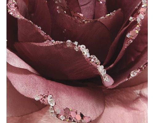 Prim-plan cu un trandafir artificial decorativ cu sclipici