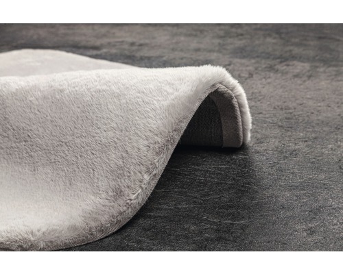 Covor gri cu fibre înalte