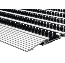 Imagine detaliată a unui covoraș cu benzi de perie și profile de aluminiu