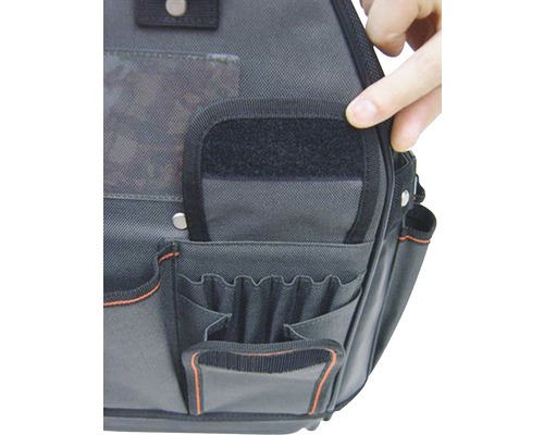 Prim-plan cu o geantă de scule cu buzunare exterioare