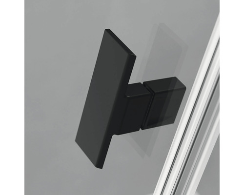 Prim-plan cu un mâner de ușă de cabină de duș