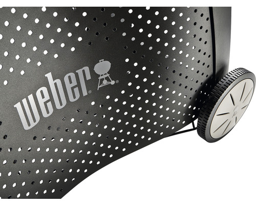 Prim-plan cu grătar Weber, cu logo Weber și roată