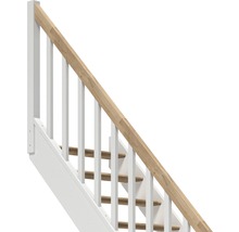Scară cu balustradă albă și mână curentă din lemn