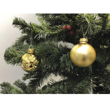 Brad împodobit cu două globuri aurii