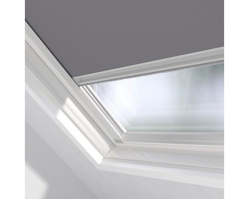 Rulou de fereastră de mansardă în poziție închisă