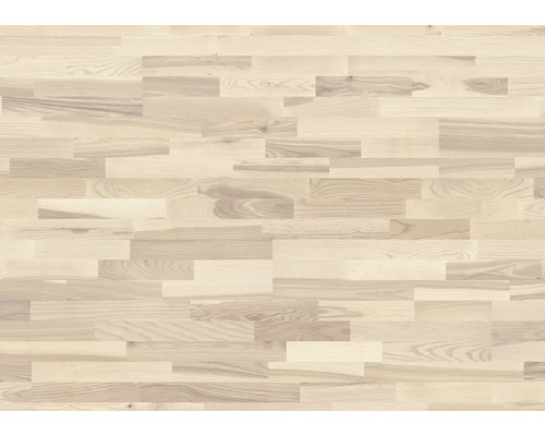 Parchet din stejar deschis la culoare, așezat în model herringbone