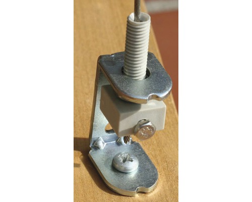 Prim-plan cu suportul cablului de sârmă cu șuruburi și element de arc pentru fixare.