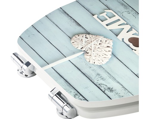 Scaun de toaletă cu aspect de lemn, inimă și inscripție