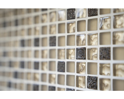 Prim-plan cu plăci de mozaic pătrate pentru interior