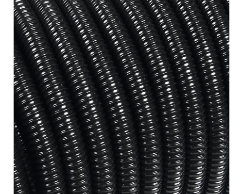 Prim-plan cu tub flexibil din plastic negru