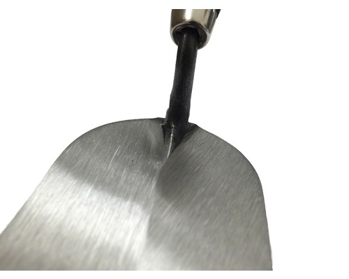 Detaliu de mistrie metalică de zidărie