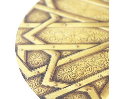 Prim-plan al unui obiect cu model oriental