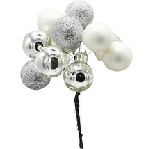 Crenguțe decorative cu globuri de Crăciun cu globuri albe și argintii