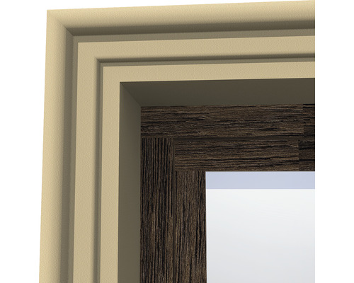 Detaliu cu o ușă interioară cu cadru decorativ