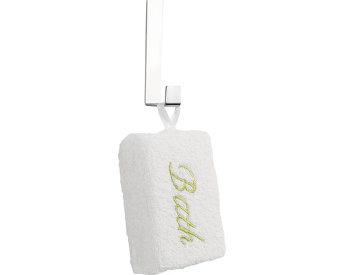 Prosop cu broderie agățat de un cârlig de ușă