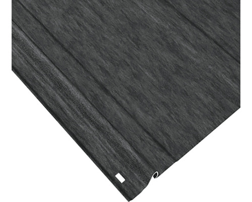 Plăci de fațadă gri închis cu structură de lemn.