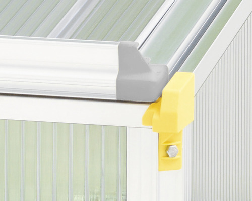 Imagine detaliată a unei construcții de seră cu racorduri de colț din plastic