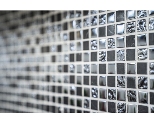 Plăci de mozaic cu elemente pătrate în diferite modele