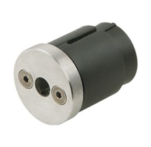 Conector metalic cu șuruburi