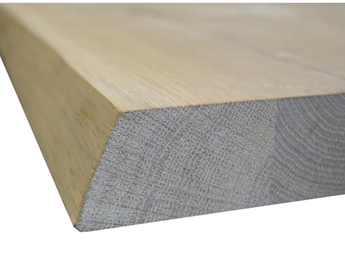 Placă de lemn cu margine teşită în detaliu