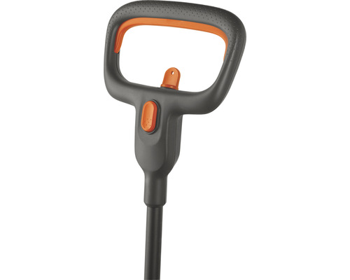 Mânerul unei role de grădină cu buton de control