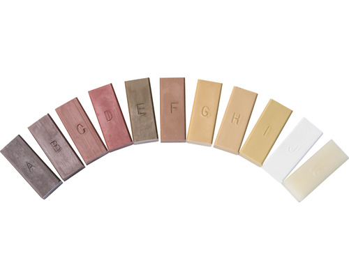 O serie de batoane de chit de lemn cu marcaje cu litere pentru selectarea culorilor.