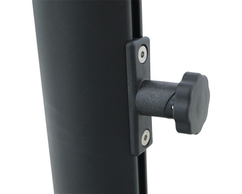 Vizualizare detaliată a unui șurub pe o componentă neagră