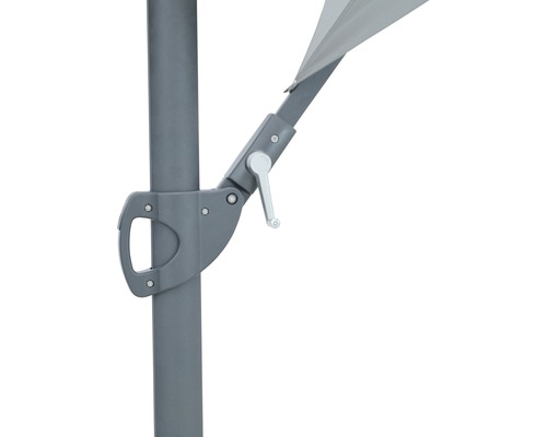 Imagine detaliată a unei umbrele de soare cu mecanism de manivelă