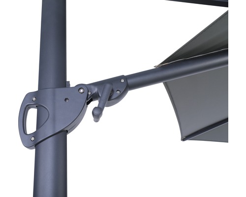 Imagine detaliată a unei umbrele de soare cu mecanism de manivelă pentru operare ușoară