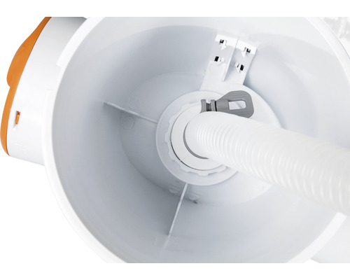 Vedere interioară a unui filtru de piscină cu racord de furtun