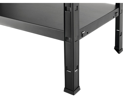 Prim-plan al unui raft metalic negru, care evidențiază stabilitatea și funcționalitatea