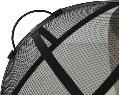 Prim-plan cu plasă de protecție împotriva scânteilor pentru vetre de foc