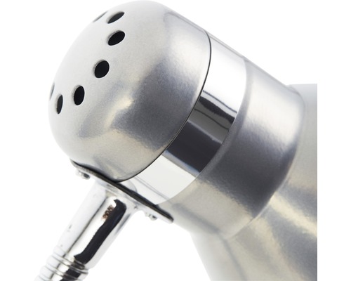 Prim-plan cu capul unei lămpi metalice cu orificii