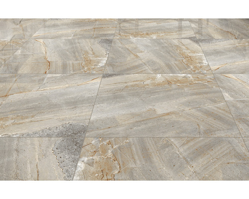 Plăci de podea cu aspect de marmură montate