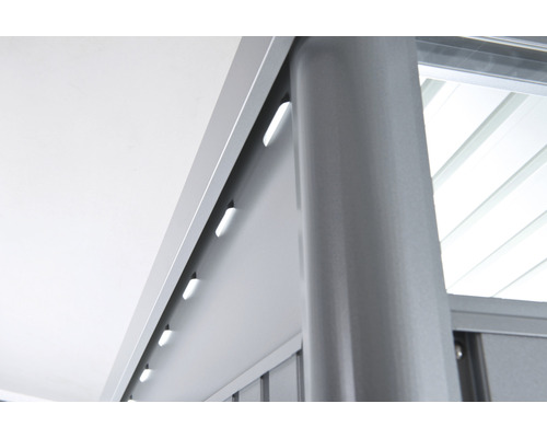 Imagine detaliată a unui acoperiș de terasă din aluminiu cu iluminare