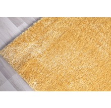 Covor cu fibre lungi pe podea de lemn