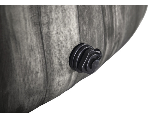 Supapă de scurgere pe un jacuzzi gonflabil