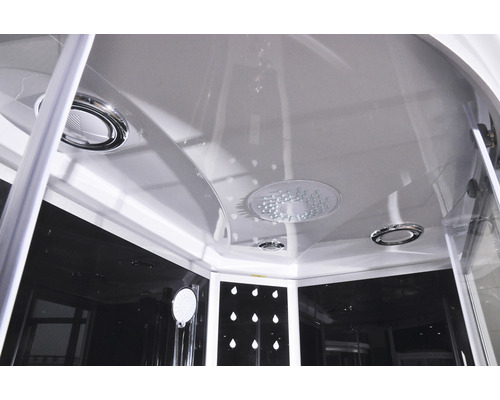 Vedere interioară a unei cabine de duș cu duș de tavan și iluminare