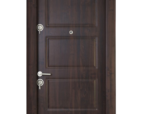 Ușă închisă la culoare cu feronerie și trei panouri dreptunghiulare