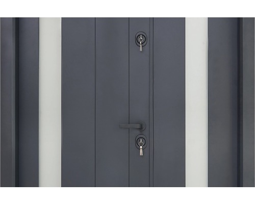 Ușă de intrare gri cu chei în broască