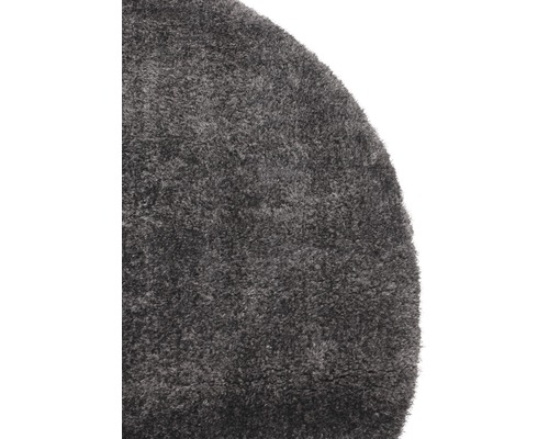 Imagine detaliată a unui covor rotund cu fibre lungi