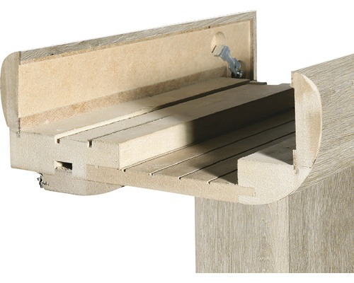 Secțiune transversală a unei uși din lemn cu inserții de stabilizare