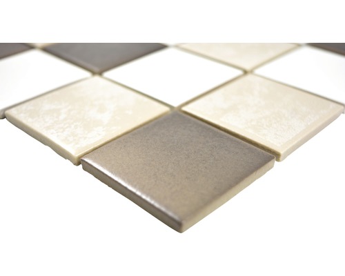 Plăci pătrate în model de tablă de șah