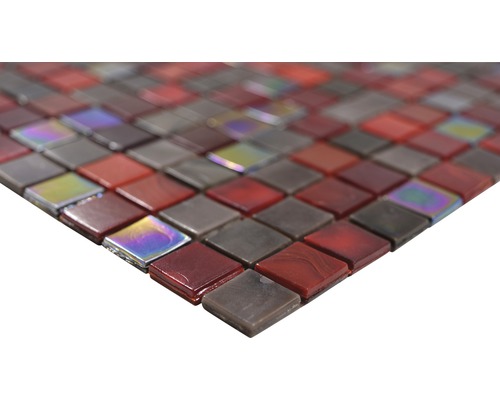 Plăci de mozaic în nuanțe de roșu și gri