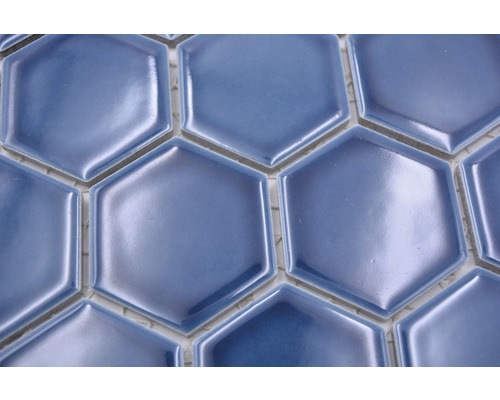 Prim-plan cu plăci albastre, hexagonale