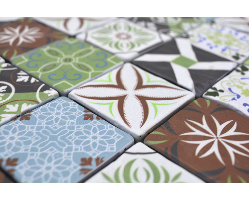 Prim-plan cu plăci cu model